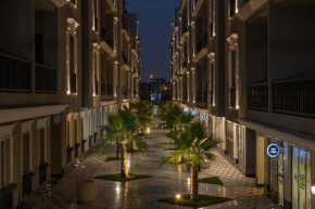 luxury 3BD Condo Near the Boulevard